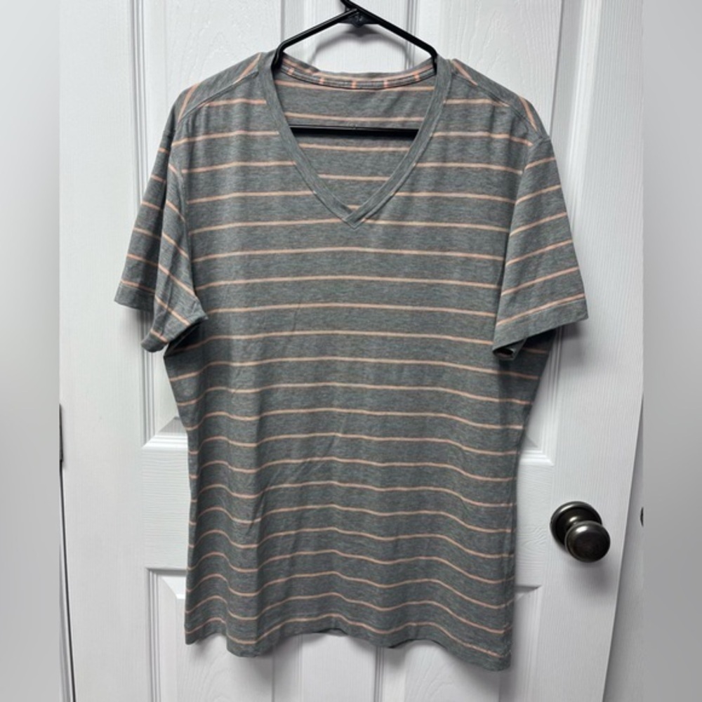 Lululemon Mens 5 Year Basic Vneck Tee - Large - Picture 1 of 3